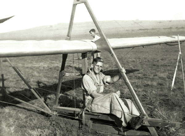 SKRIK VIR NIKS Albie was summarily dispatched in a glider and informed that ”if you can land this thing, you’re in”. He was just 17 at the time.